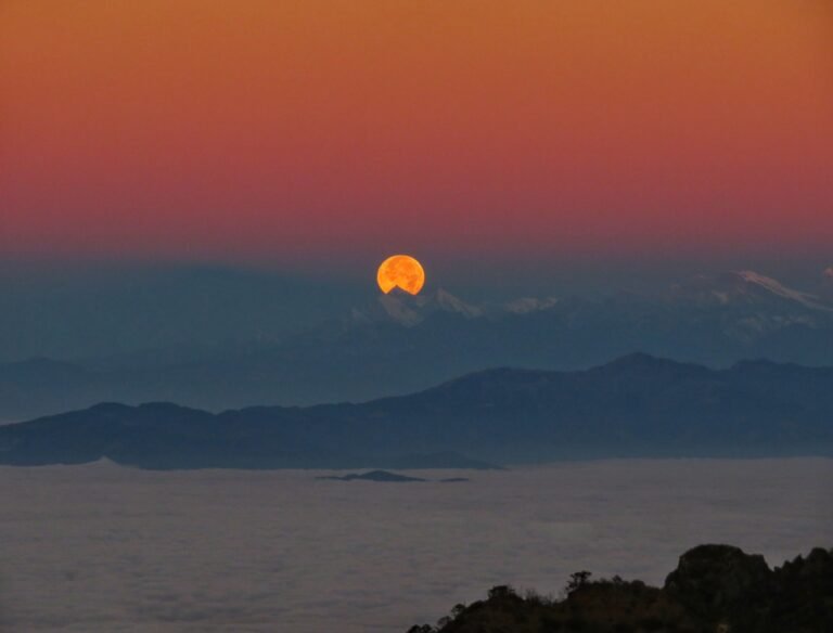 Full Moon Sandakphu Trip